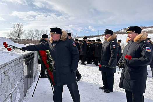 На Кольской флотилии разнородных сил Северного флота состоялся торжественный митинг, приуроченный к празднованию Дня моряка-подводника