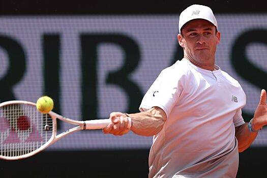 Томми Пол в трёх сетах победил Эльмера Мёллера и вышел во второй круг US Open