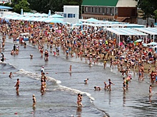 Вонь и гниющие водоросли отпугнули туристов от пляжей Анапы