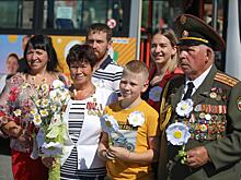 Во Владивостоке в День семьи, любви и верности запустили яркий, красочный автобус