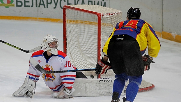 Лукашенко сыграл в хоккей
