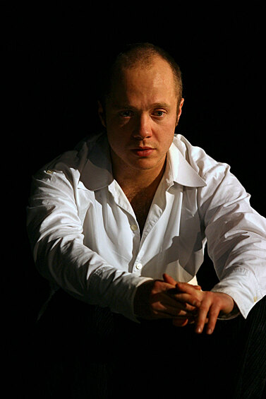 Евгений Стычкин в сцене из спектакля «Проявления любви», 2006 год