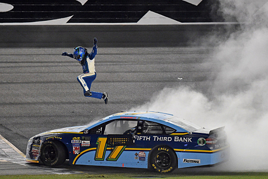 NASCAR: Стенхауз-младший выиграл вторую рестрикторную гонку сезона