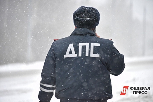 Большегруз влетел в машины спецслужб на месте смертельного ДТП в Тюменской области