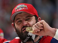 «Душа команды и раздевалки». Защитник «Локомотива» Рафиков — о роли Радулова в плей-офф