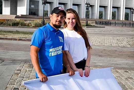 Активисты «Молодой Гвардии» приняли участие в праздновании Дня Государственного флага России