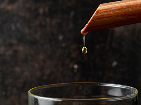 На маркетплейсах вырос спрос на капли от зависимостей: в чем их опасность