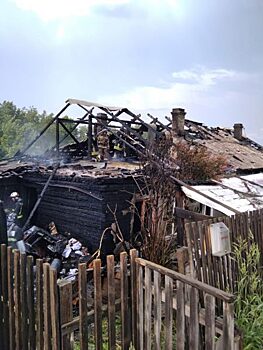 В Красноярске ведётся проверка по поводу пожара в одноэтажном бараке на улице Туристской