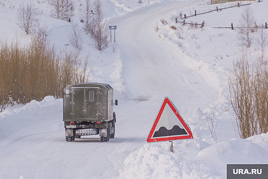 Дорожники ЯНАО разрешили движение по участку зимника от Лабытнанги до Катравожа