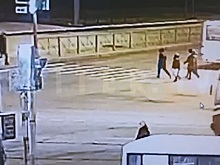 В Петербурге лихач снес пешеходов, пострадавшие в тяжелом состоянии. Видео