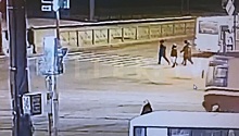 В Петербурге лихач снес пешеходов, пострадавшие в тяжелом состоянии. Видео