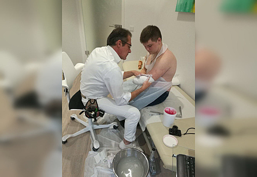 Сибиряк лишился рук, спасая котенка, и отсудил 5 миллионов