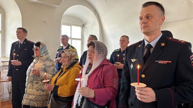 Полицейские Вологды почтили память погибших сотрудников