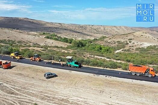 Дорожники ремонтируют важнейший участок трассы между Сергокалинским и Карабудахкентским районами