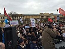 Более трех тысяч горожан вышли на Марш в защиту Петербурга