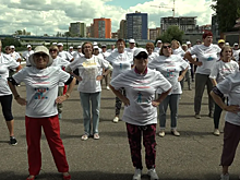 «Зарядку долголетов» провели в парке семейного отдыха в Дубне