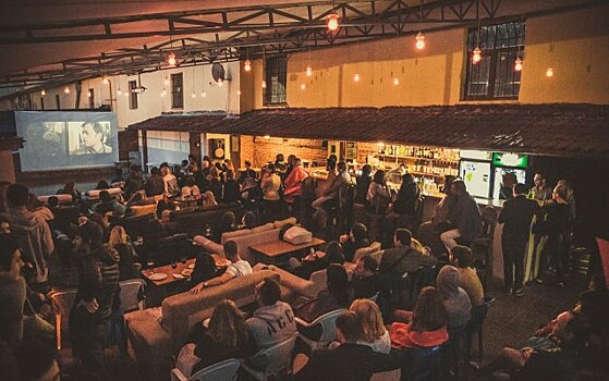 Лучшие голливудские фильмы 50-х покажут на крыше MOD ROOF