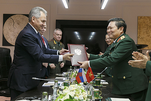 Россия и Вьетнам подписали дорожную карту развития военного сотрудничества
