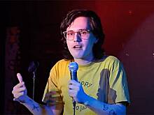 У уехавшего из России стендап-комика отсудили десятки тысяч рублей