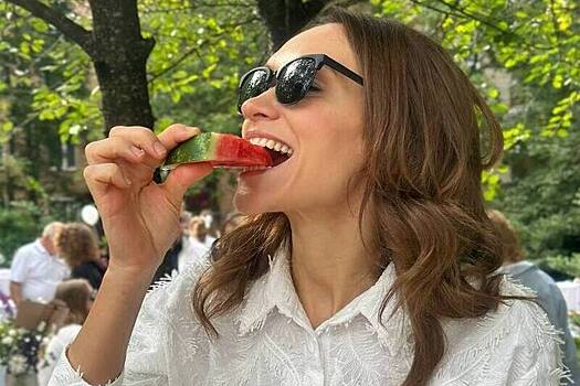 В школе, где учится ребёнок телеведущей Паниной, День Знаний заменили на... арбузник