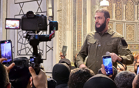 Suria: главой Минобороны Сирии в переходном правительстве стал Мурхаф Абу Касра