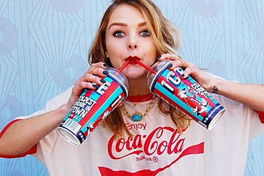 Coca-Cola создала коллекцию одежды в честь стеклянной бутылки