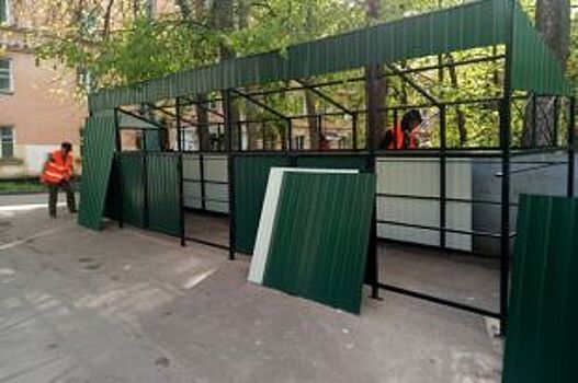 В Ярославле приводят в порядок площадки для мусорных контейнеров