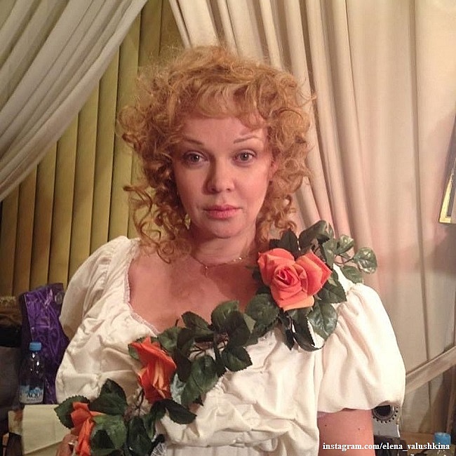 «Озорная девчонка!»: Елена Валюшкина восхитила зажигательными танцами в мини-шортах