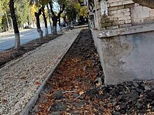 Саратовцы пожаловались на некачественный тротуар на Азина