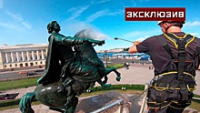 «Вознесся пышно, горделиво»: памятник Петру I «умылся» к юбилею Санкт-Петербурга