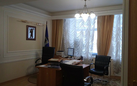 Дубовый пол и огромная плазма: мэр Ярославля решил отгрохать за бюджетный счёт ВИП-комнату для чаепитий