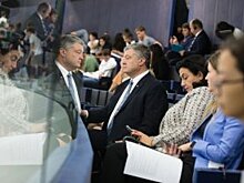 Видео: На Порошенко напали после допроса в госбюро расследований