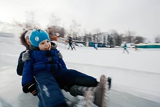 Сезон катания на коньках открыли в Ленинском районе