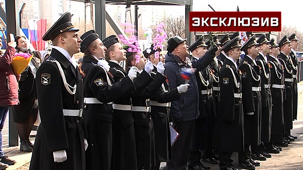 Самые душевные песни: военные поздравили 99-летнего ветерана с Днем Победы в Мурманске