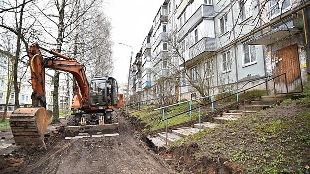 Ремонтные работы начались во дворе дома на ул. Дзержинского, 33 в Вологде