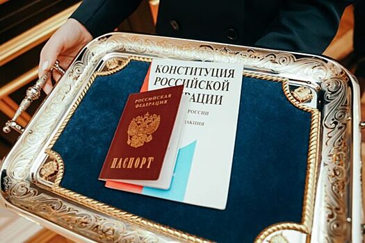 Жительница Петербурга впервые получила паспорт в 39 лет