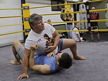 Чемпион мира по смешанным боевым искусствам Олег Тактаров провел в Краснодаре утреннюю зарядку