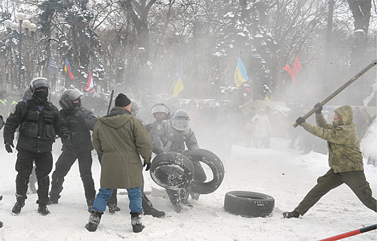У здания Рады в Киеве начались столкновения