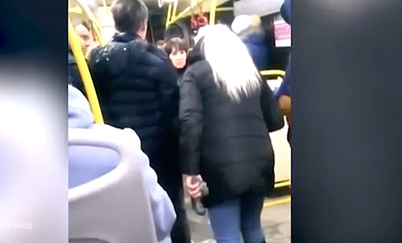 Нервные дамы устроили спарринг в волгоградском автобусе