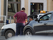 Россиянин набросился с кулаками на таксиста из-за стоимости проезда