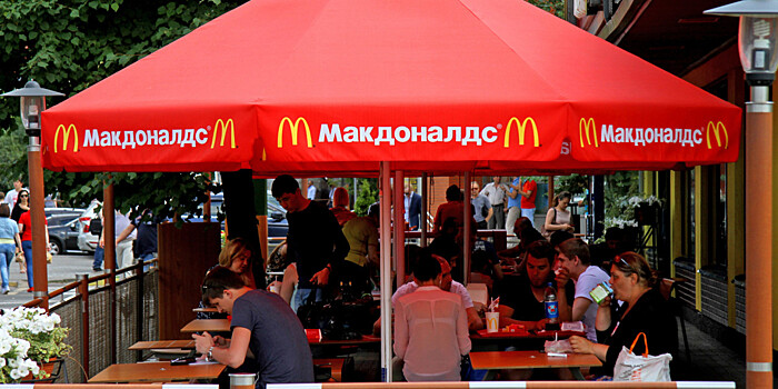 Бывшему «Макдоналдсу» придумали новые логотипы