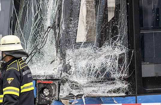 В Германии автобус врезался в пешеходов