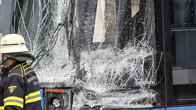 В Германии автобус врезался в пешеходов