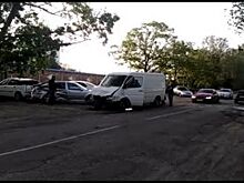 В массовом ДТП на Ставрополье иномарка врезалась в дерево и загорелась
