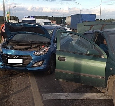 Четыре автомобиля стали участниками массового ДТП на трассе М3 «Украина»