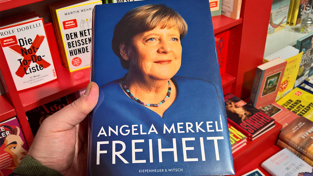 Bild: Amazon запретил оставлять отзывы к мемуарам Меркель