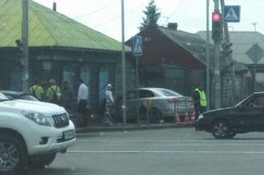 Омичка на Toyota Vitz протаранила такси на Орджоникидзе – пострадал пешеход