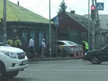 Омичка на Toyota Vitz протаранила такси на Орджоникидзе – пострадал пешеход