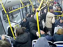 В Воронеже дорожный знак влетел в салон автобуса