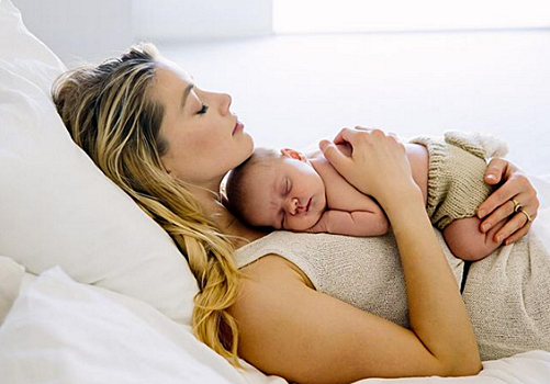 6 неожиданных способов рассказать о беременности, которыми воспользовались звезды